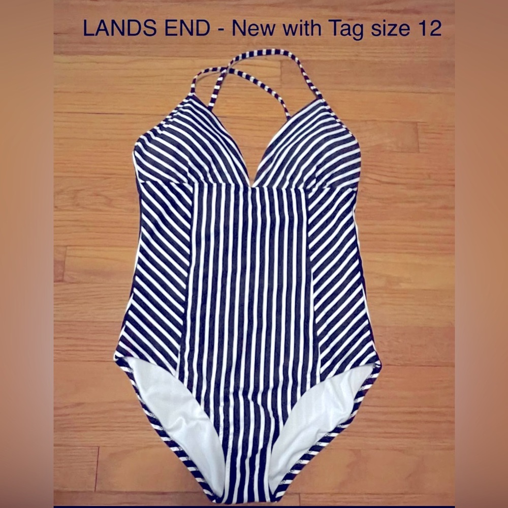 Lands End’ 12 -NWT, swimsuit intact liner Soft-cup,Adjust lace up tie back! NEW!